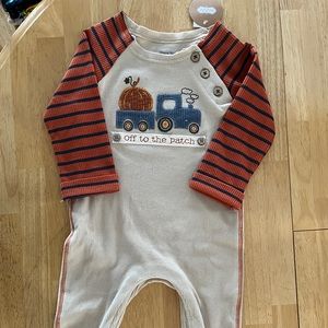 NWT mudpie “off to the patch” fall romper